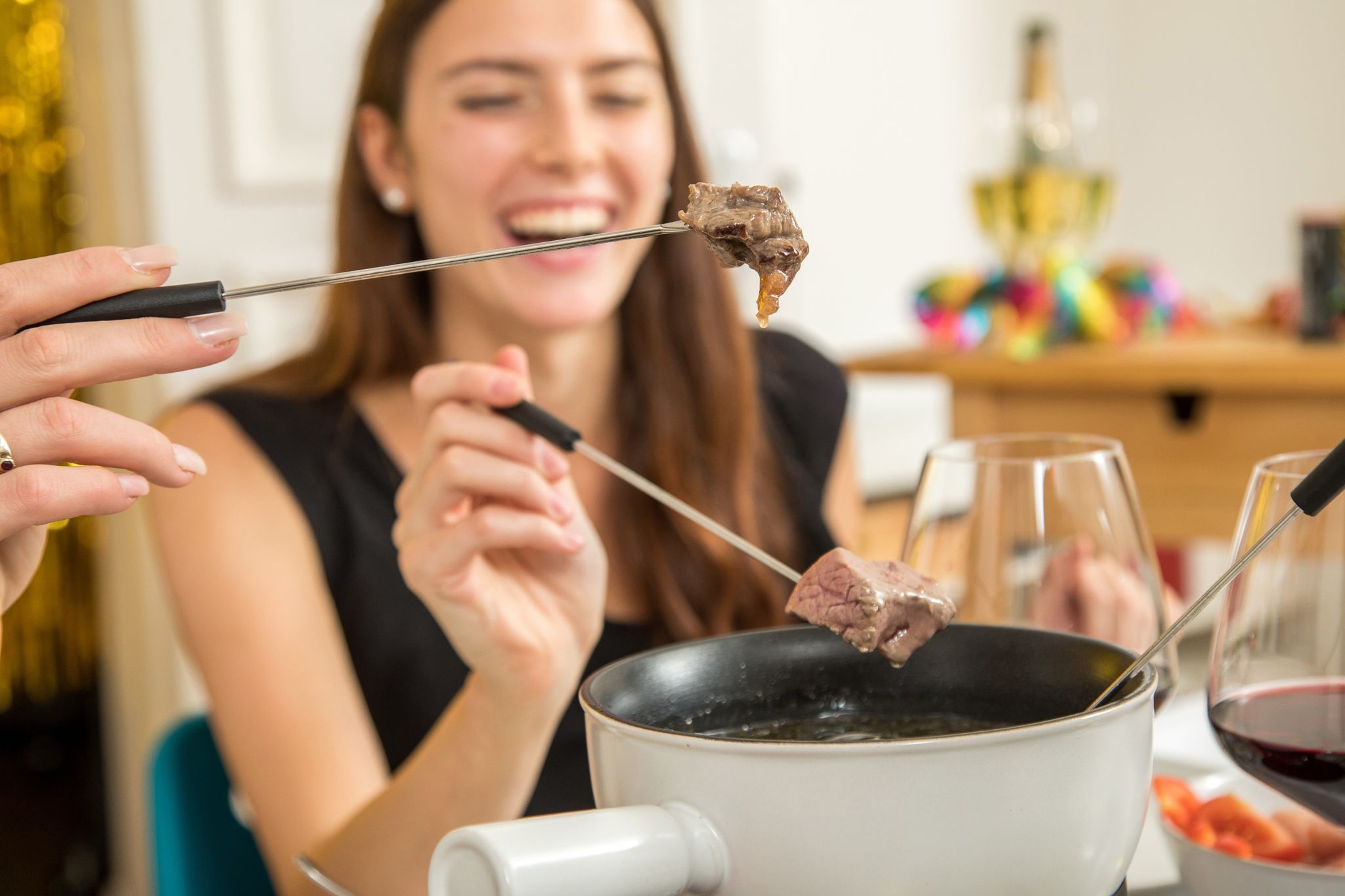 Beim Fleischfondue ist Vorsicht geboten, um eine sogenannte Kreuzkontamination zu vermeiden.