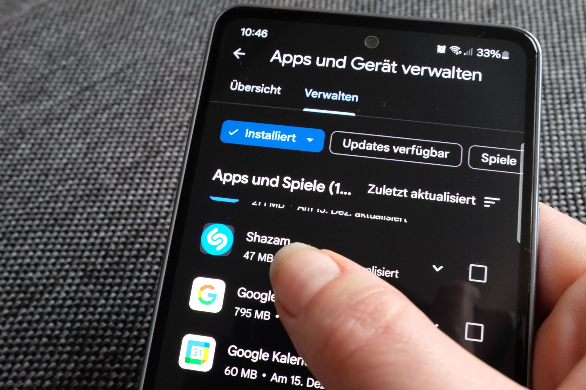 In der Play-Store-App lassen sich alle Apps, die auf den mit dem jeweiligen Konto verbundenen Geräten installiert sind, auflisten.