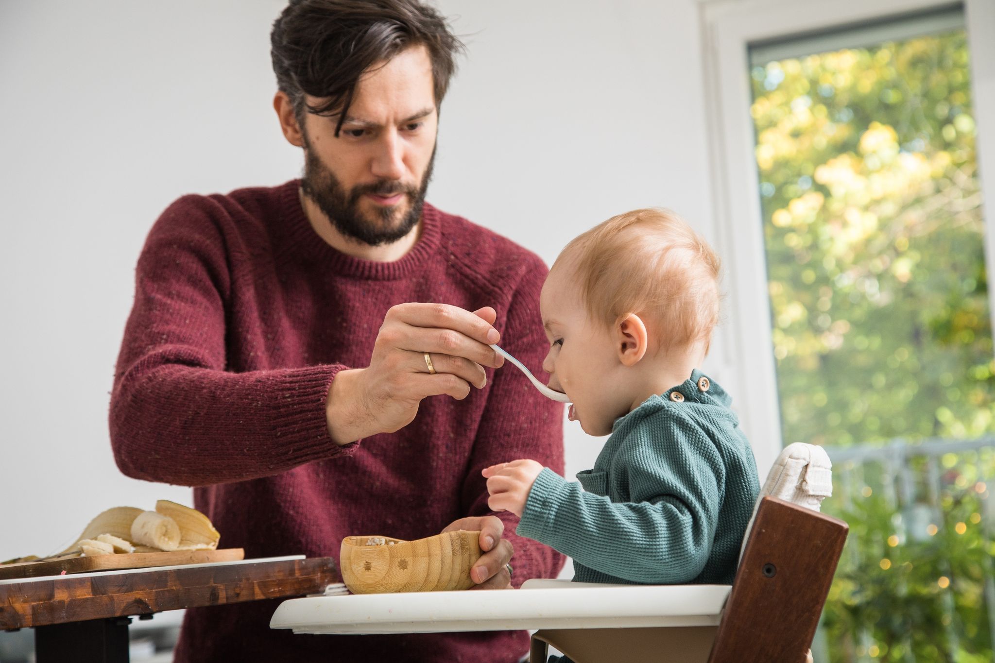 Selbst zubereiteter Brei ist ausgewogener und gesünder als aus Fertiggläsern, und mit entsprechenden Rezepten schnell und einfach zubereitet.