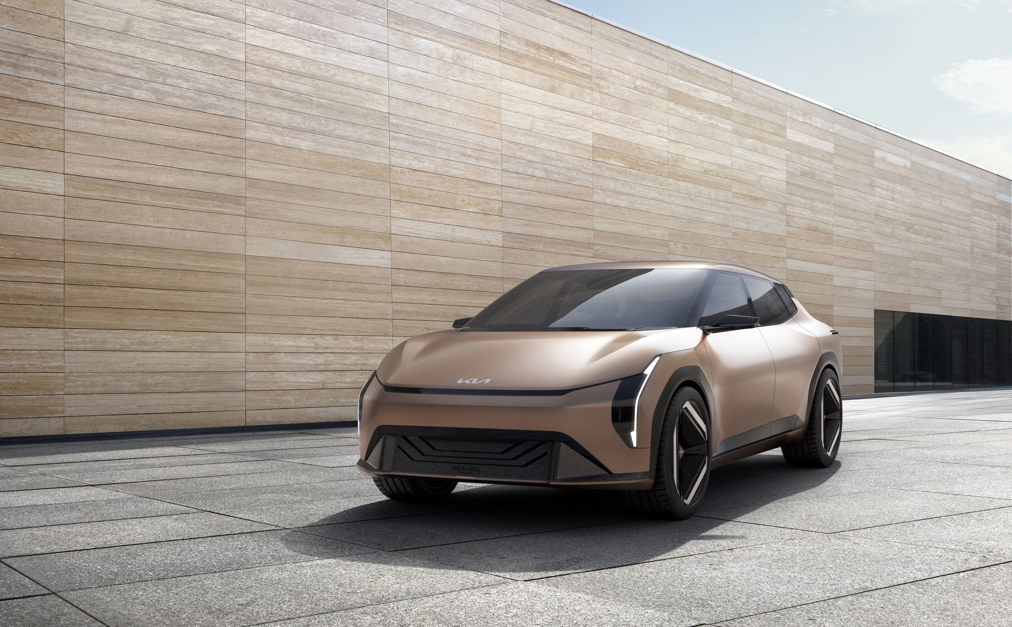 Die Designstudie EV4 ist eine Coupé-Limousine mit Portaltüren.