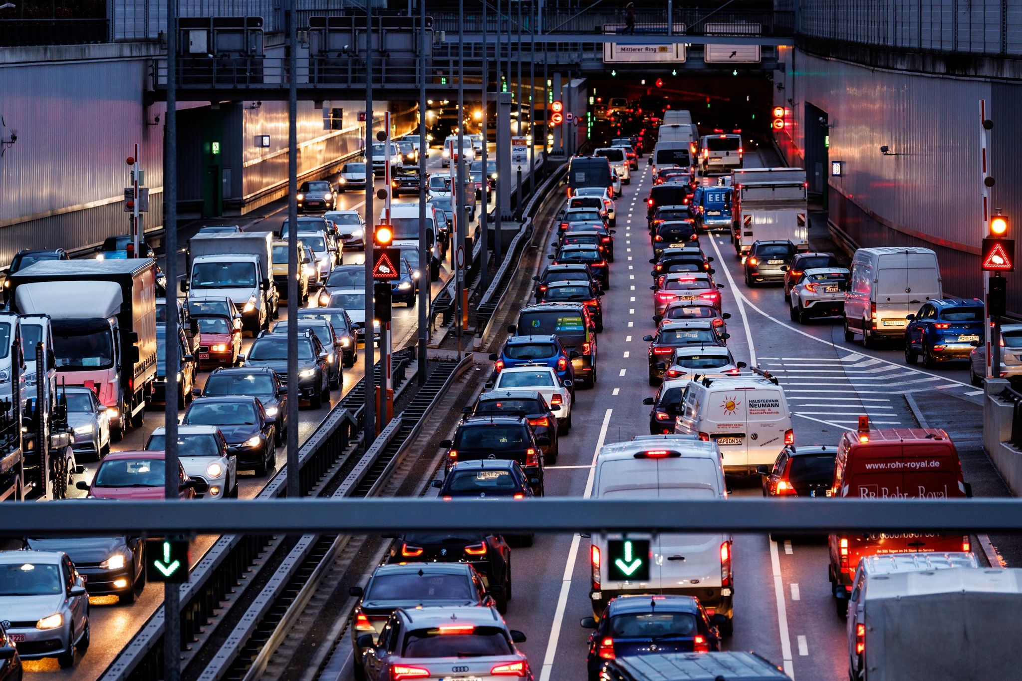 Pendlerinnen und Pendler müssen auch während eines Bahnstreiks pünktlich im Betrieb oder Unternehmen erscheinen - auch wenn dies höhere Kosten bedeutet.