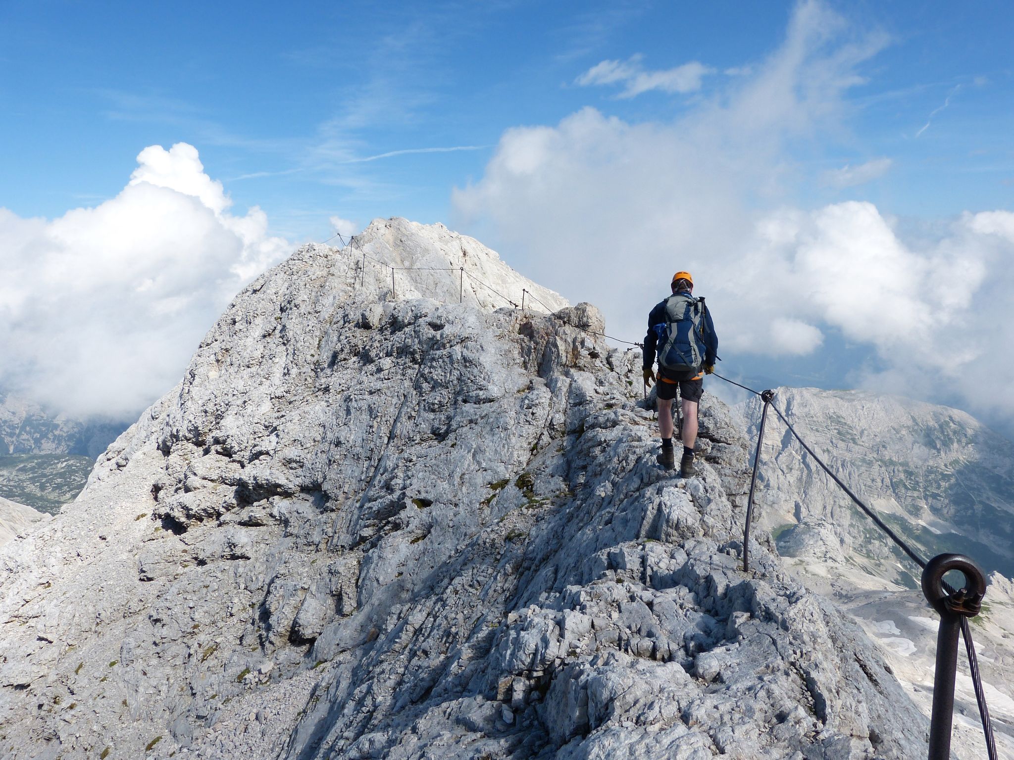 Klettersteig in den Julischen Alpen: Wer vor Ort nicht die Zeit dafür hat, kann seinen Körper vor der Reise auch daheim an die dünnere Luft in den Bergen gewöhnen.