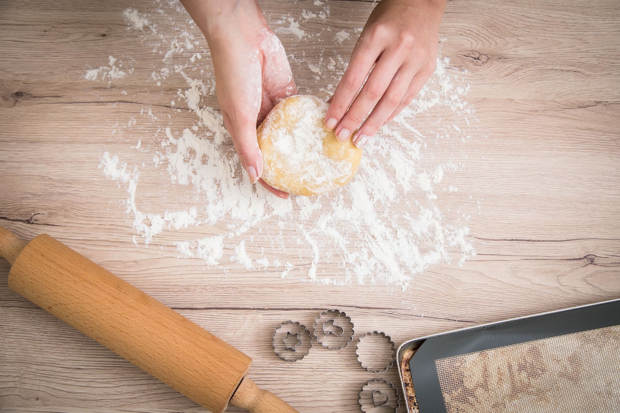 Teignascher aufgepasst: Nicht nur die rohen Eier, sondern auch Weizen-, Dinkel- und Roggenmehl können Infektionen hervorrufen.