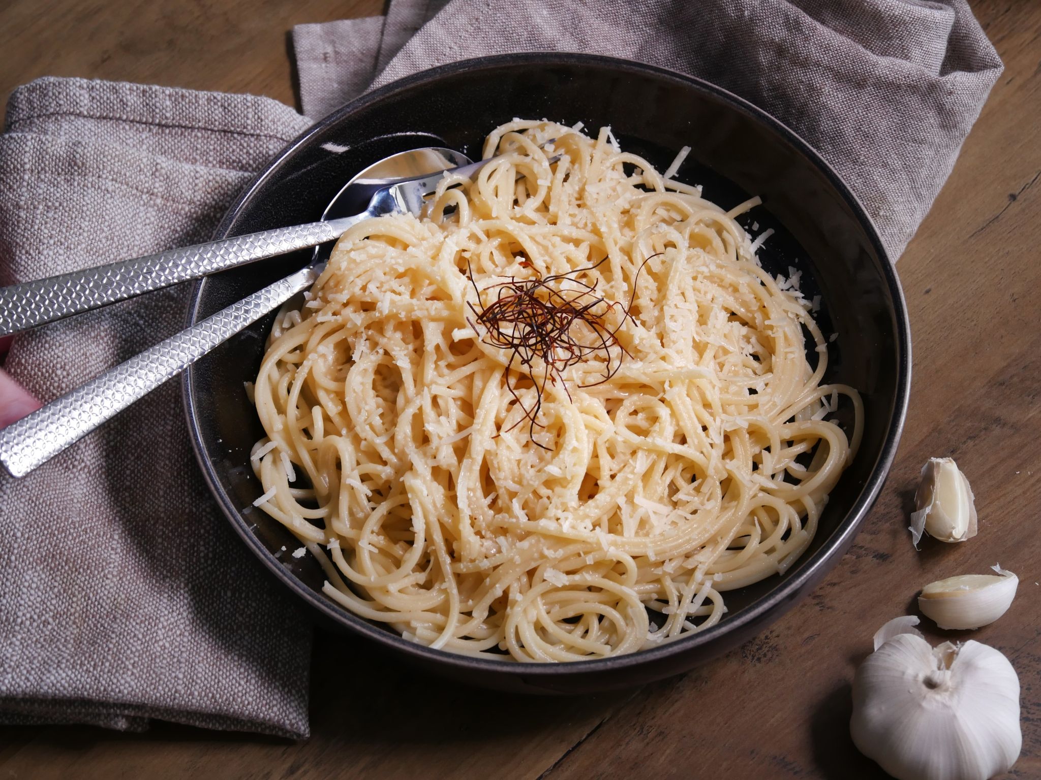 Die Limette bringt Säure, die Chili Schärfe - und das Knoblauchöl den extra Kick Aroma: Das Pasta-Rezept der «Mehr Genuss»-Blogger ist schnell nachgekocht.