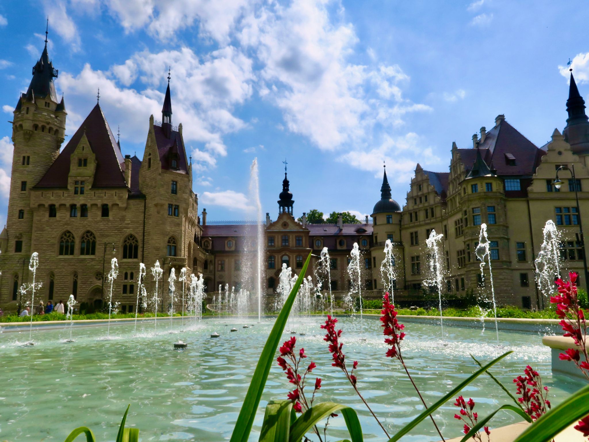 Ein Hauch von Märchenkulisse: So präsentiert sich das Schloss Moschen (Moszna) in Klein Strehlitz (Strzeleczki).